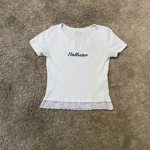 Hollister small v t shirt